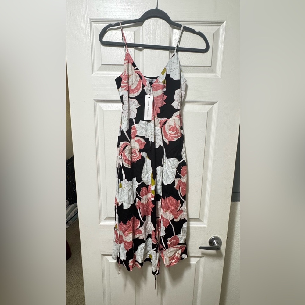 NWT cupcakes & cashmere Women's Floral Max Dress